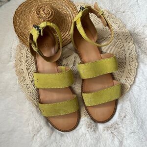 FRYE‎ and CO Lime Green Suede Leather Sandals